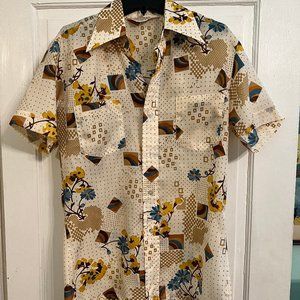 Authentic 1970s Vintage Patterned short sleeve shirt